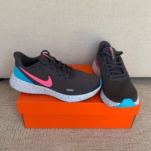 Brand new Nike Revolution 5 size 7 women’s